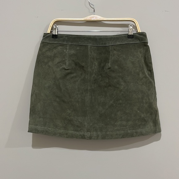 BLANKNYC Snap Front Suede Wrap Skirt in Herb Size 30 - Picture 6 of 7